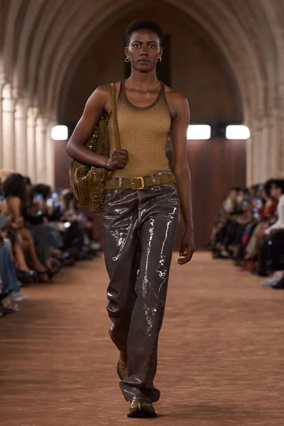 Look 27